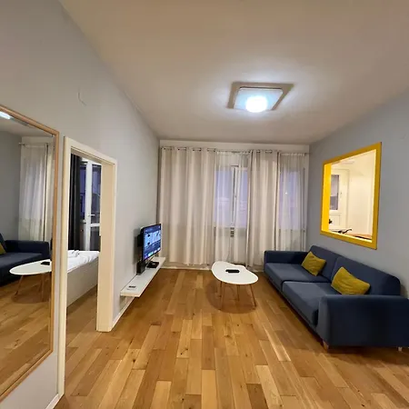 Appartamento Charming 1br Old Center