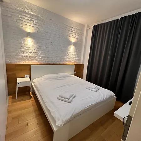 Charming 1br Old Center Apartment