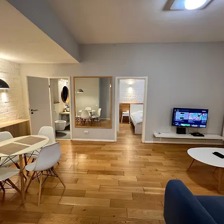 Appartamento Charming 1br Old Center