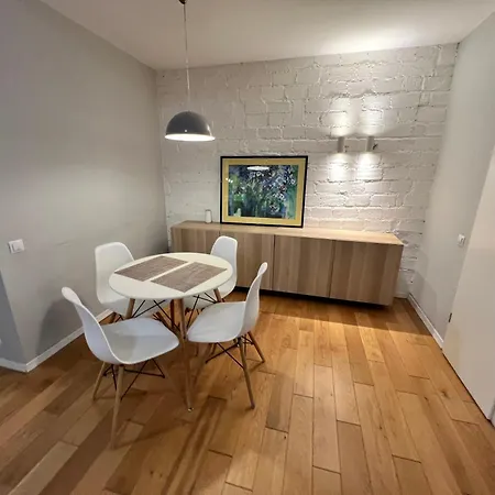 Charming 1br Old Center Apartment *